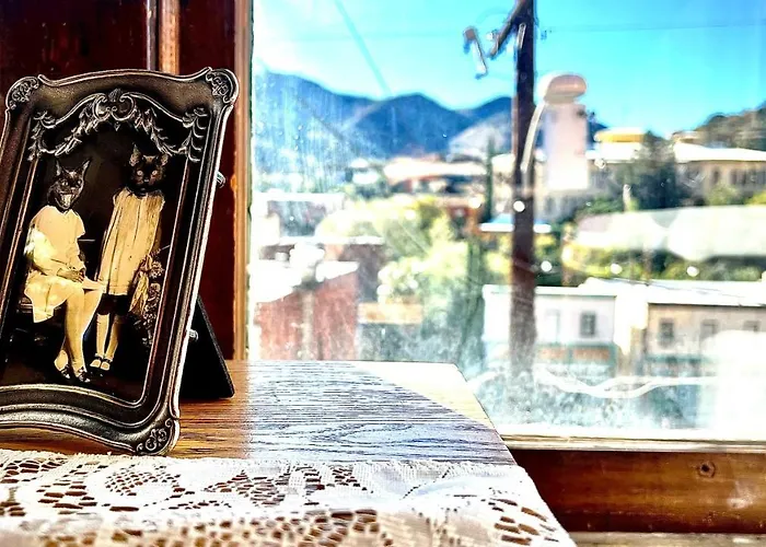 La At The Bisbee